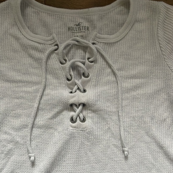 size XS while long sleeve Hollister with tie - Picture 2 of 4
